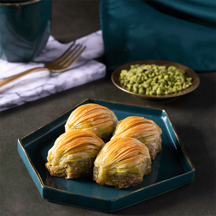 fistikli midye-baklava-karakoy-gulluog-a-47fc